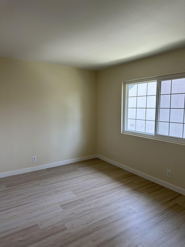 Building Photo - 306 Dolores Cir