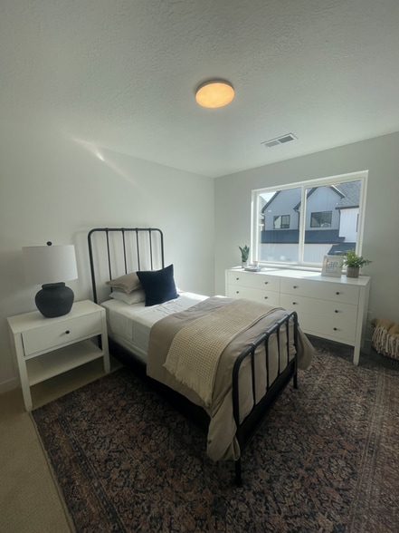 Building Photo - 214 E 1760 N
