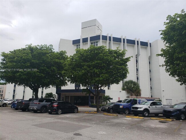 Primary Photo - 9682 Fontainebleau Blvd