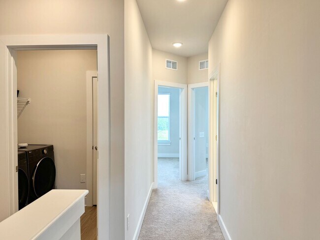 Building Photo - POTOMAC SHORES - BEAUTIFUL VIEWS! (interne...