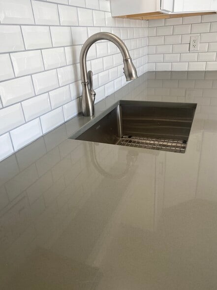 Quartz Countertops - 615 NW Fenton St