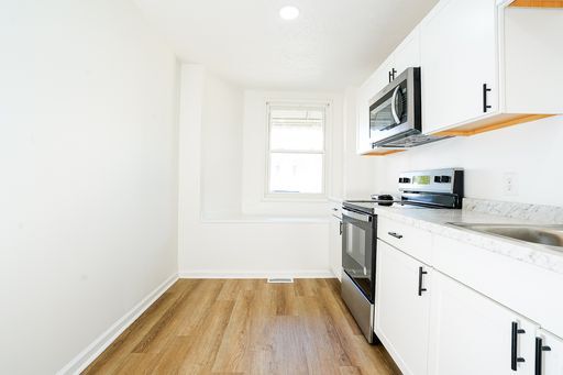 Building Photo - Charming Renovated 1-Bedroom Apartment in ...