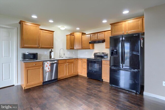 Building Photo - 158 McIntosh Ln