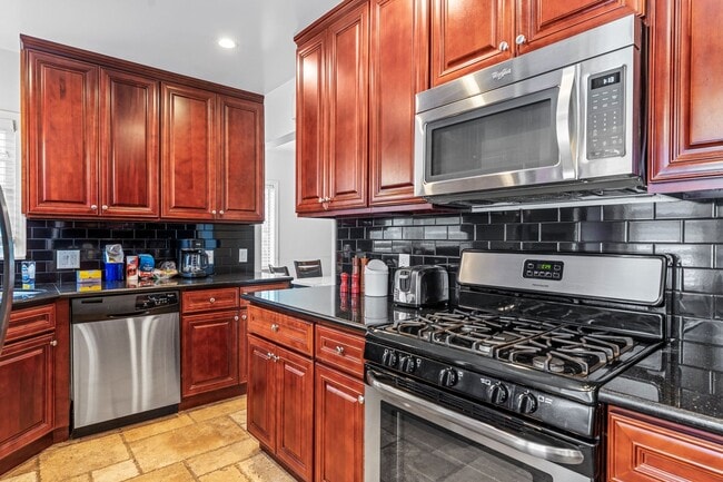 Building Photo - Beautiful 3 bed 2 Bath + Bonus Room home + Yard  in Old Torrance!