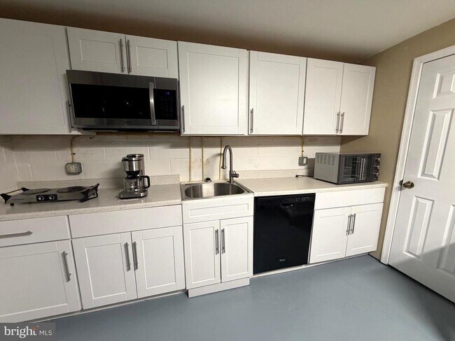 Building Photo - 7428 Mason Ln