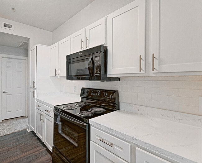 Building Photo - Broadstone Colonnade