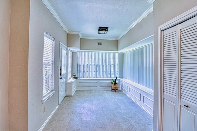 Building Photo - 427 Birch Hill Dr