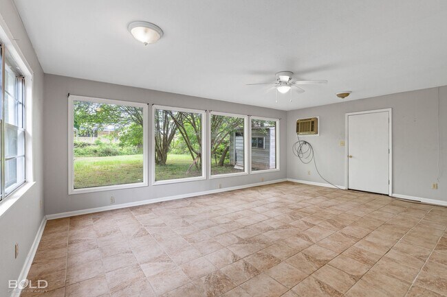Building Photo - Check Out this 3 bed 2 bath in Bossier!!
