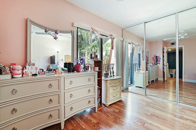 Building Photo - 2876 Waterford Dr S