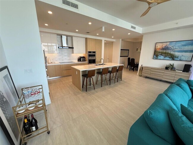 Building Photo - 301 Quay Cmn