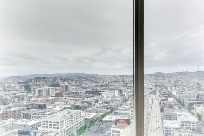 Building Photo - Luxury High-Rise Living | Stunning Bay Bridge Views from the 31st Floor