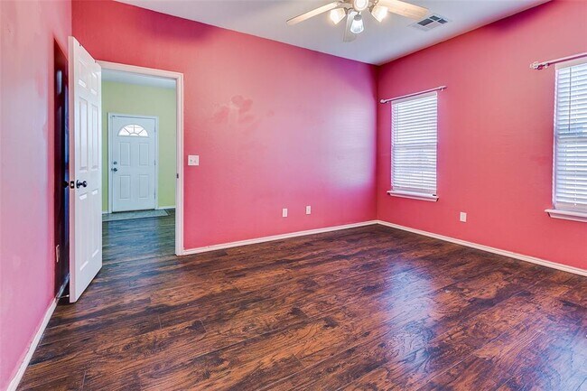 Building Photo - 6005 SE 70th St