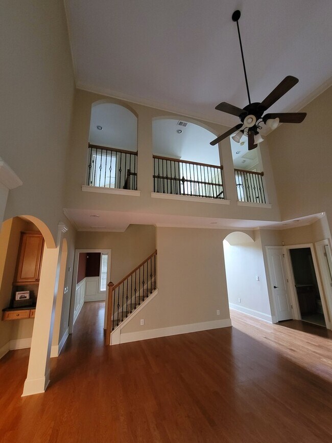 Building Photo - Home For Rent