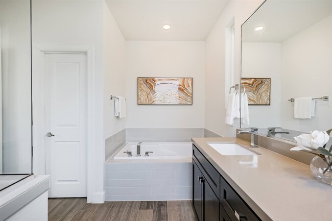 Building Photo - 946 W 18th St