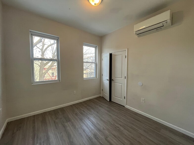 Building Photo - 125 Saint Pauls Ave