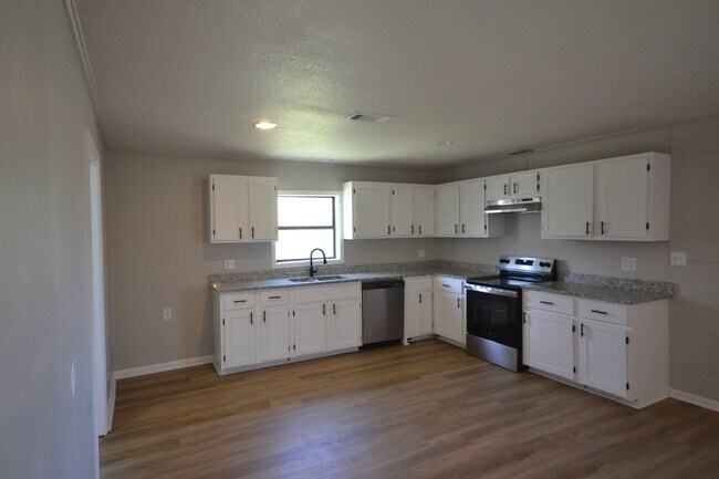 Building Photo - 412 West University