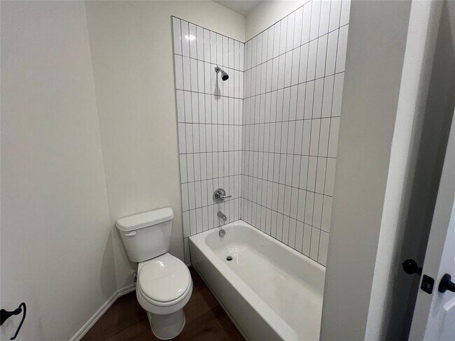 Building Photo - 302 Aaran Way