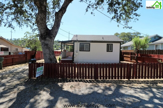 Building Photo - 3240 Veda - West Redding - "Pet Considered"
