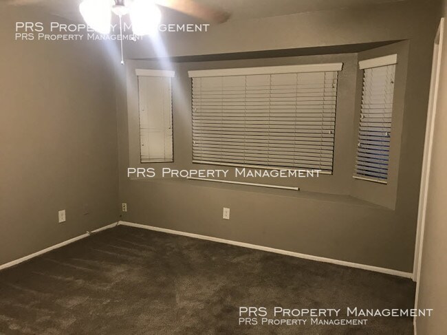 Building Photo - 925 S Longmore