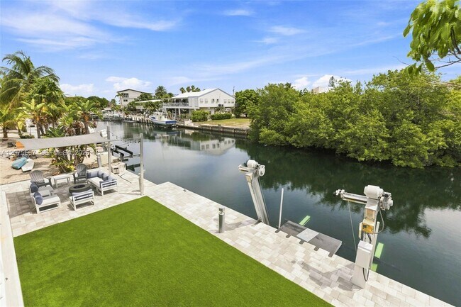 Building Photo - 203 Gulfview Dr
