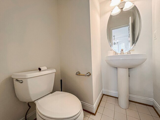 Building Photo - Huge 3 Bedroom 2.5 Bathroom Brick Townhome...