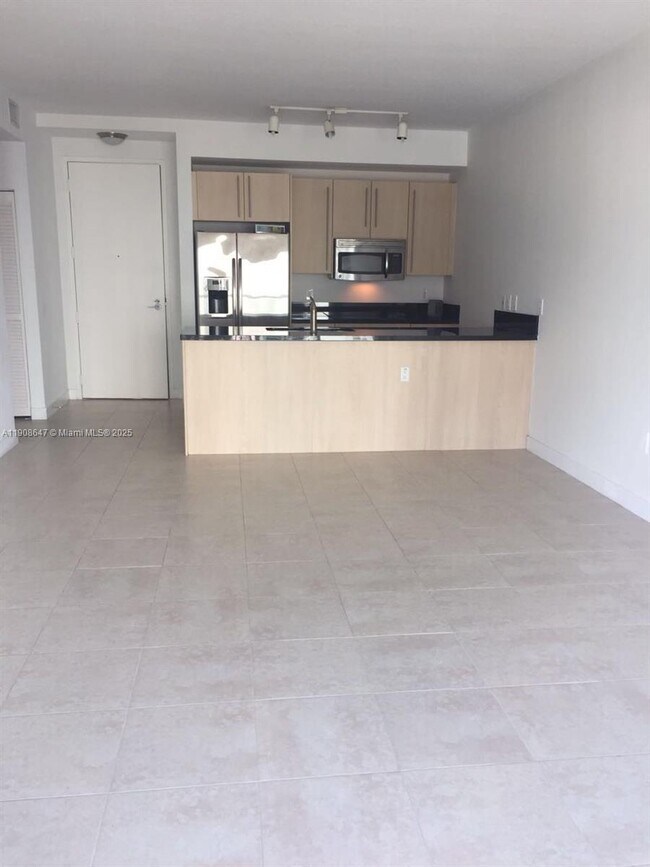 Building Photo - 1111 SW 1st Ave