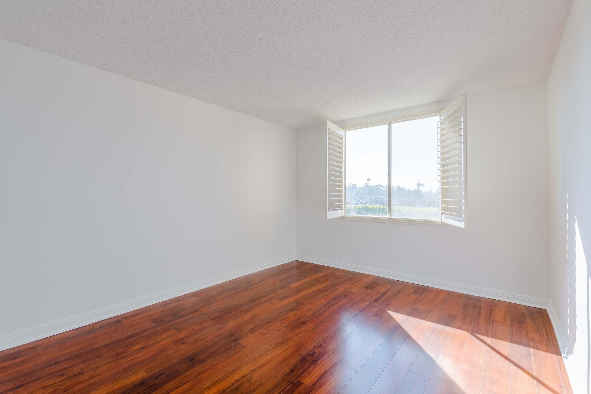 Building Photo - 12830 Burbank Blvd