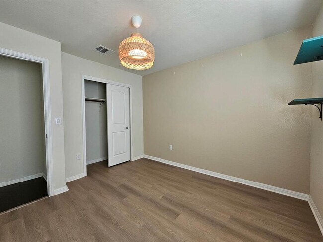 Building Photo - 18205 Bandelier Dr