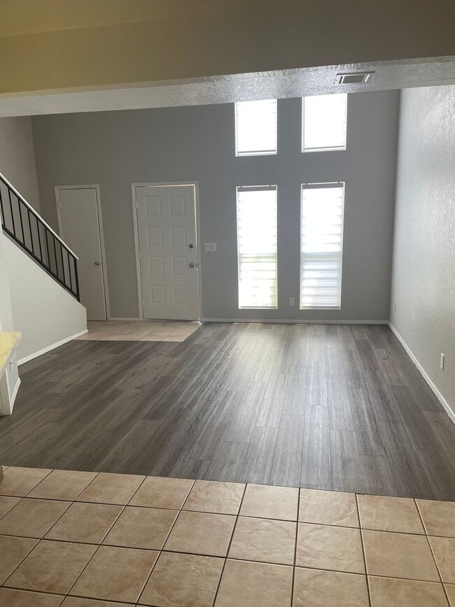Building Photo - Henderson - 1 Bedroom - 1 Bath - Townhouse