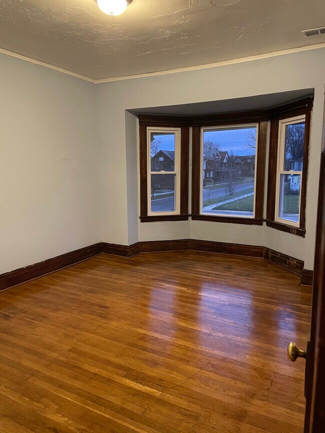 Master Bedroom - 100 Chandler St