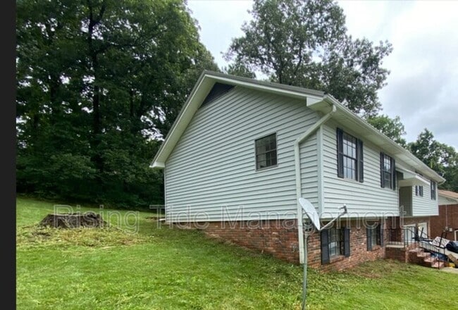 Building Photo - 450 Westchester Dr