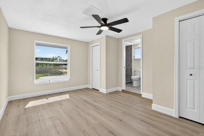 Building Photo - 420 Palm Creek Dr