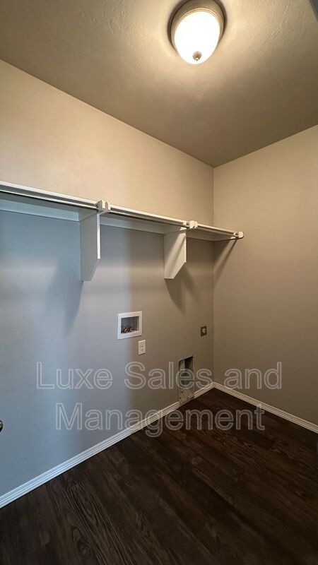 Building Photo - 4716 River Mesa Dr