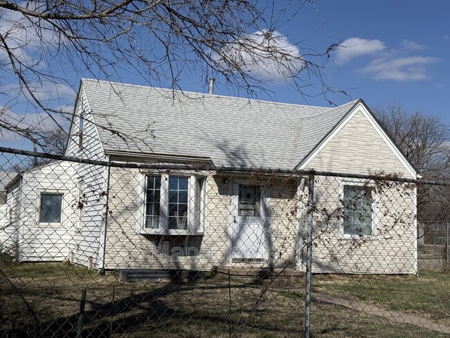 Primary Photo - 1926 E 24th St N