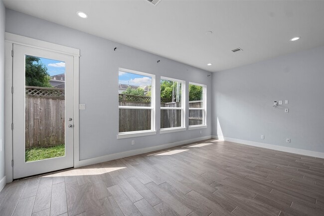 Building Photo - 1606 Westside Gardens Ln