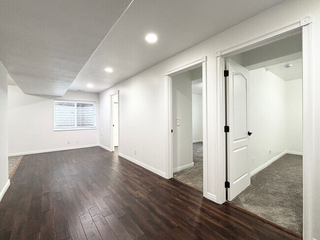 Building Photo - Beautiful Draper Townhome at Bella Monte!