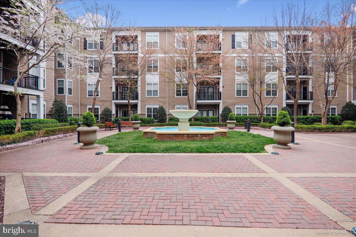 Building Photo - 501 Hungerford Dr
