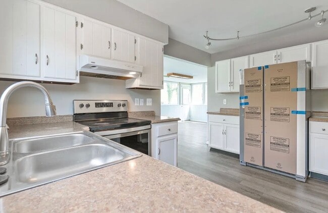 Building Photo - Charming 5 Bedroom/3 Bathroom Home with Large Finished Basement in Catonsville, MD!