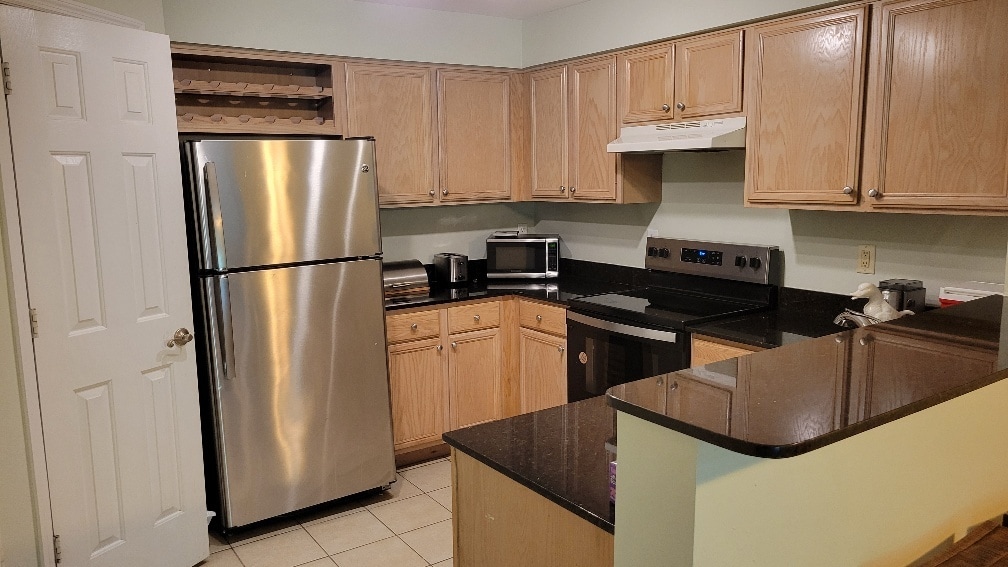 Building Photo - 700 Daniel Ellis Dr