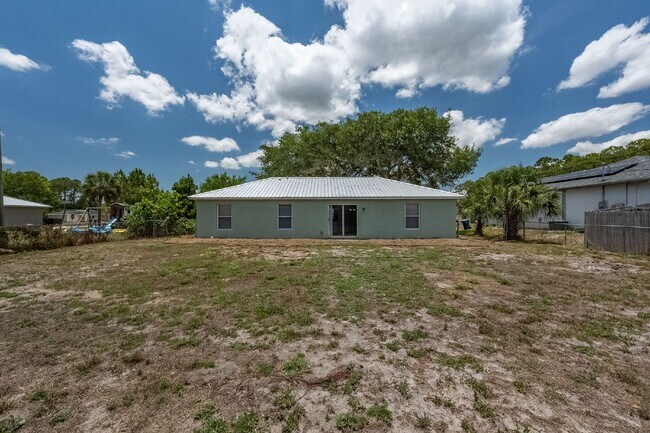 Building Photo - Charming 3-Bed, 2-Bath Home in Palm Bay