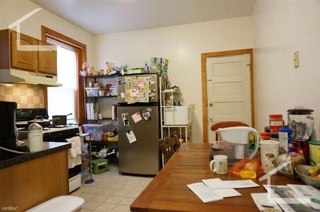 Building Photo - Spacious Brookline Apt near BU; perfect for students!  Granite Countertops, 2 Decks