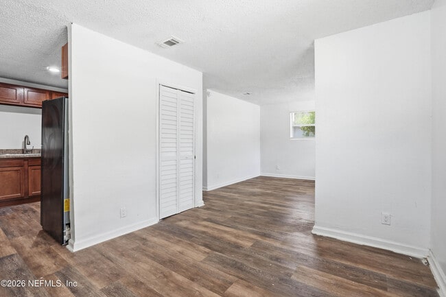 Building Photo - 2154 Placeda St