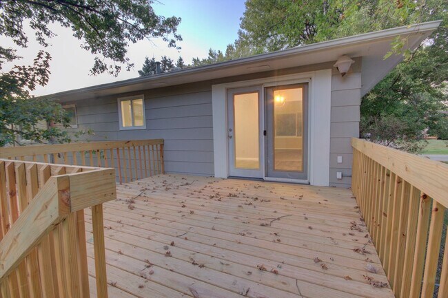 Building Photo - Renovated Orion Home