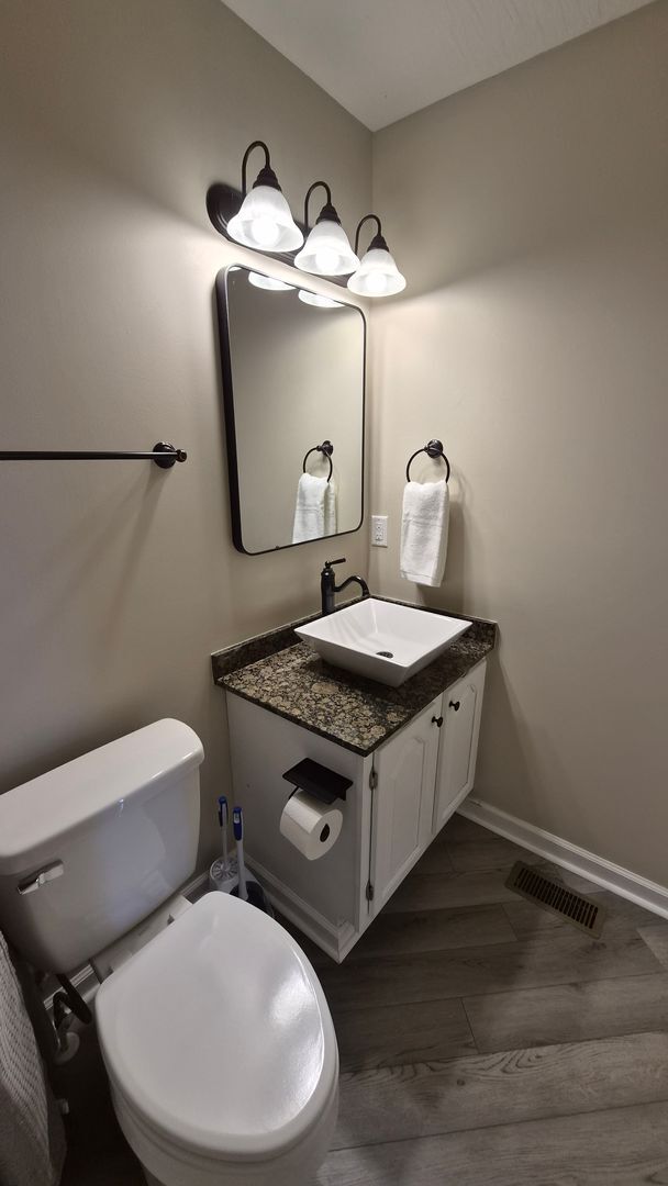 Building Photo - Charming Downtown Sunbury Home!