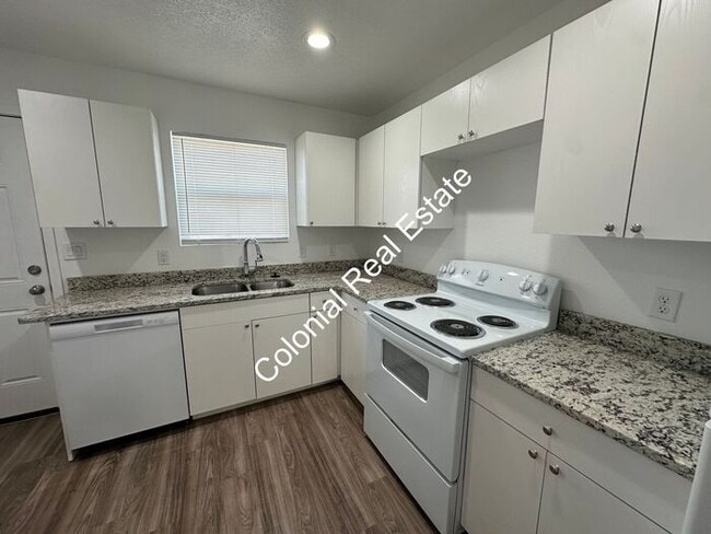 Building Photo - Spacious and updated 2 bedroom 2 bathroom apartment for rent. Central heat and air, granite count...