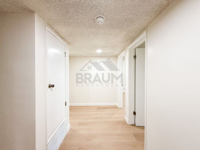 Building Photo - 6041 Whitsett Ave