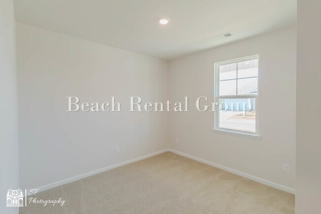 Building Photo - Modern Features, Classic Comfort!