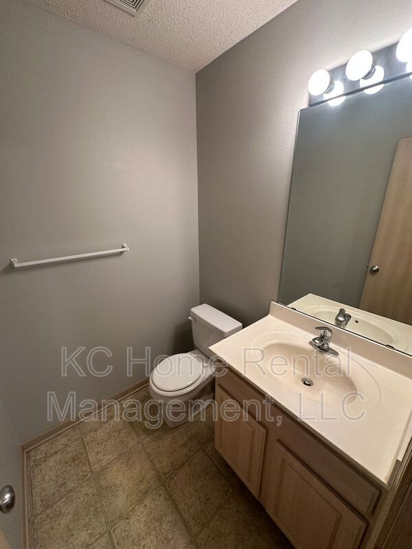 Building Photo - 4545 NE 83rd St
