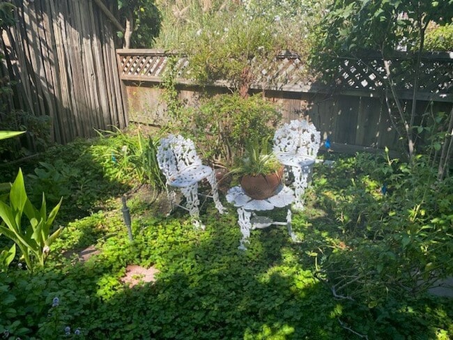 Building Photo - Charming Studio Cottage for Lease