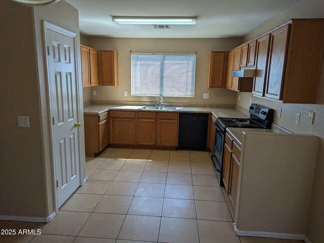 Building Photo - 10540 W Mohave St